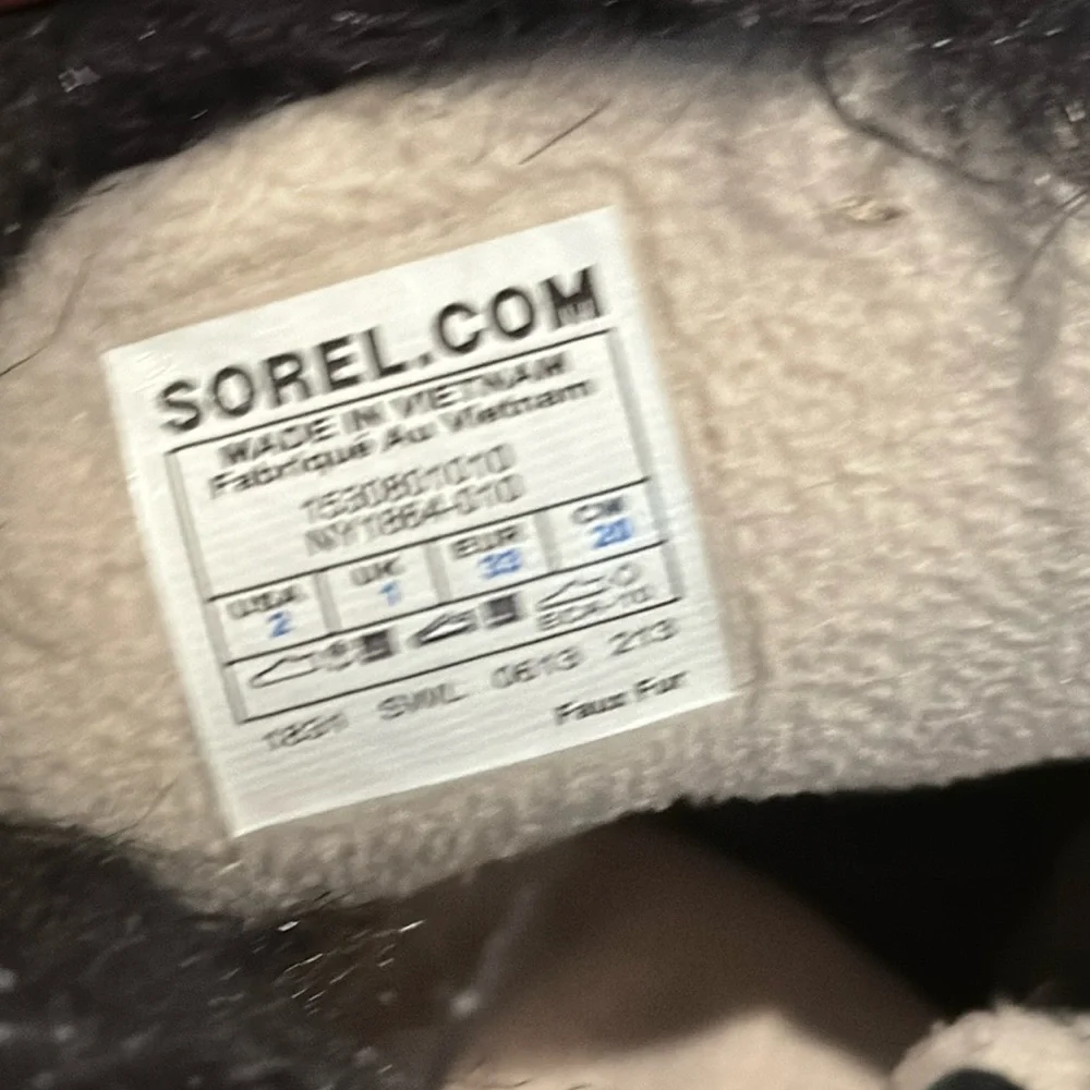 Authentic Sorel signature girls waterproof winter snow boots Sz 2 Euro 33